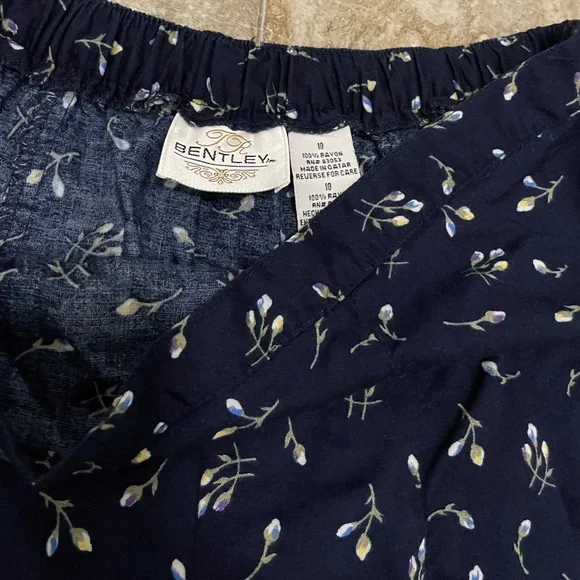 TR Bentley Navy Blue Delicate Vintage Floral A-line Skirt - Picture 2 of 5